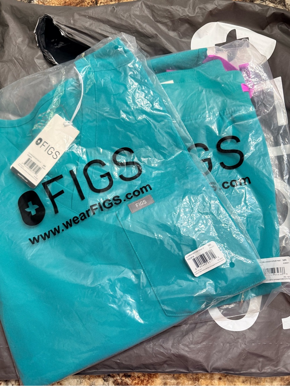 FIGS women’s scrub set